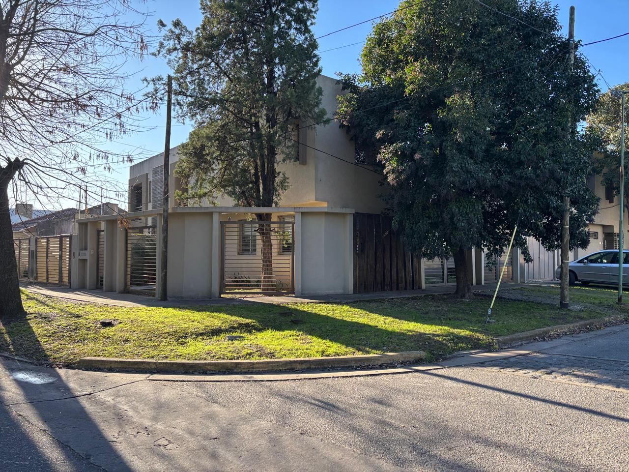 Duplex en Venta en Gonnet